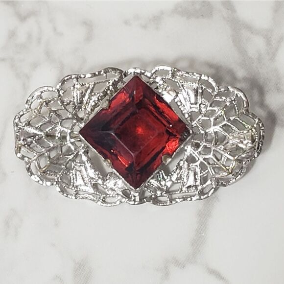 VINTAGE Estate Sale Pin Silver Filigree & Glass Ruby Stone - Picture 1 of 5